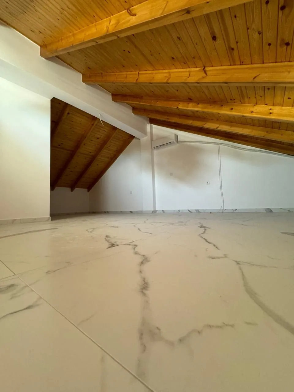 Principal suite with exposed roof frame at Cape Poseidon